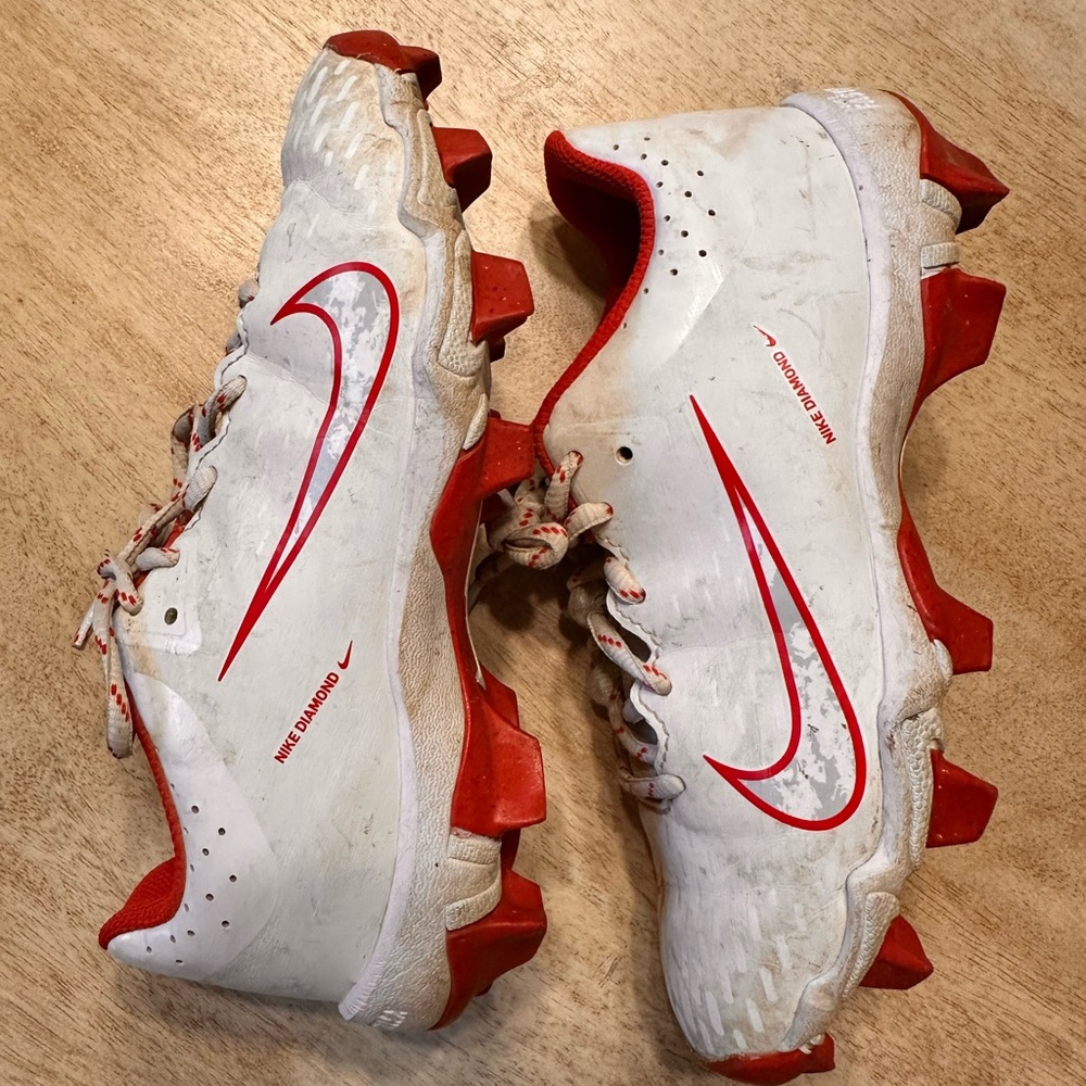 Nike Girl’s Hyperdiamond 4
Keystone Softball Cleats size 3Y
